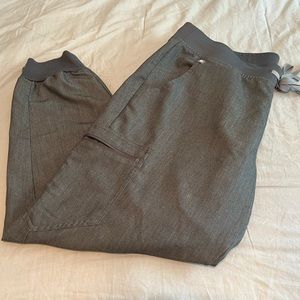 FIGS Zamora™ Jogger Scrub Pants – Graphite, Petite Large
